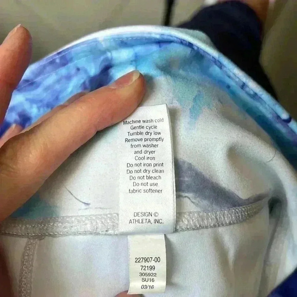 Athleta High Rise Fuji Chaturanga Cropped Capri Legging Size Medium Blue White - Picture 6 of 11